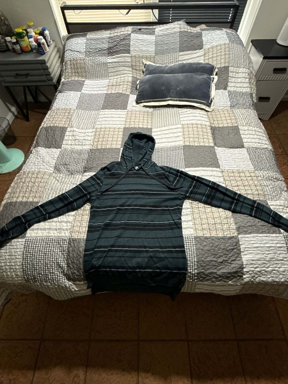 American Rag CIE Men's Medium Striped Lightweight Pullover Hoodie